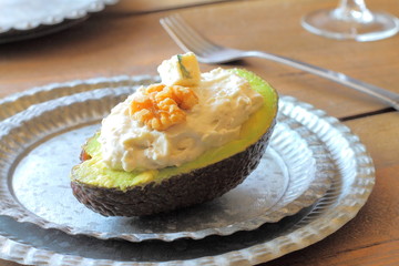 Avocado with blue cheese and walnuts cream