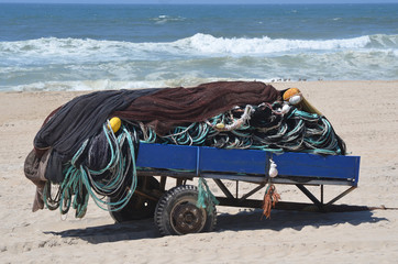 Fischernetze auf Strandkarren bei Mira