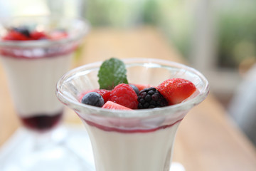 berries panna cotta