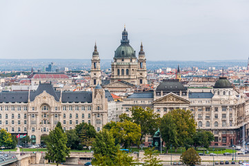 Obraz premium Cityscape of the Hungarian capital Budapest with St Stephen's Ba