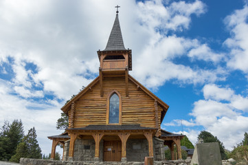 Fototapeta na wymiar Wooden chapel