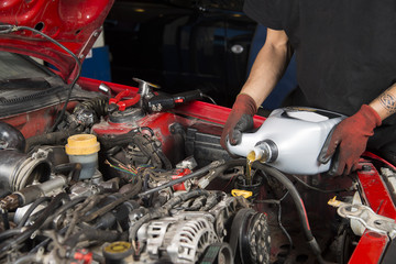 Mechanic filling oil