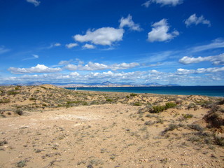 Bahia de Alicante y las dunas de Arenales