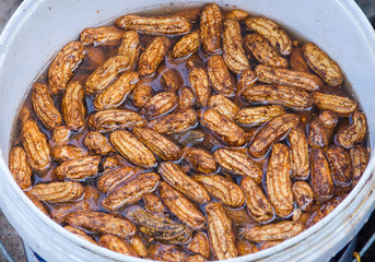 peanuts cleaning in water