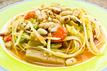 Papaya salad, Thai food, place on plate