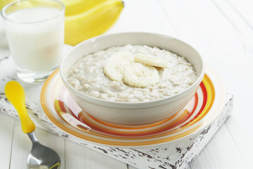 Oatmeal with bananas