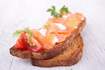 bread with salmon