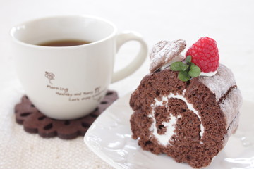 ロールケーキとコーヒー