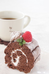 ロールケーキとコーヒー