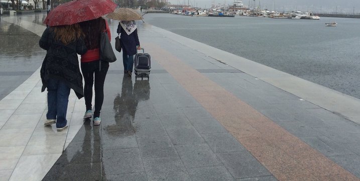 Yağmurlu Havada Y&uuml;r&uuml;y&uuml;ş