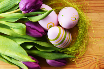 Obraz na płótnie Canvas easter eggs and tulip