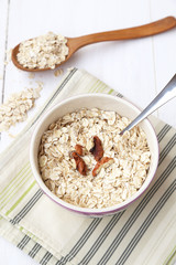 oatflakes in bowl