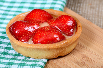 Cake from shortcake dough with strawberry