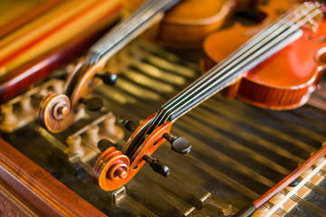 Naklejka premium Violin detail with another one and cimbalom behind