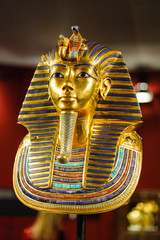 Burial mask of the egyptian pharaoh Tutankhamun - 63068539