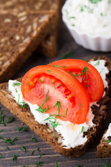 Sandwich with cream cheese and tomato