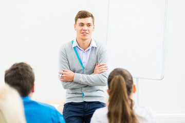 Obraz premium teacher talking with students