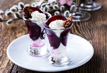 Salad with beet, cottage cheese and walnuts