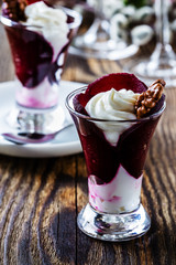 Salad with beet, cottage cheese and walnuts