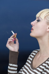 Obraz premium Smoking woman with a cigare