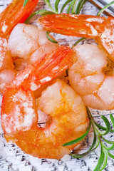 Roasted tails of shrimps with fresh rosemary