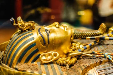 Mask of pharaoh Tutankhamun © Dieter Hawlan