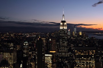 Vue aérienne de New York de nuit