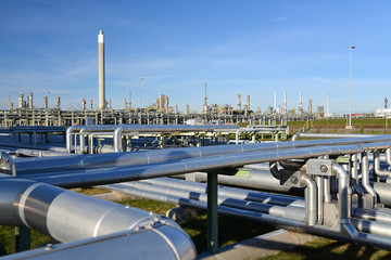 Rohrleitungen in Raffinerie // pipeline industrial area