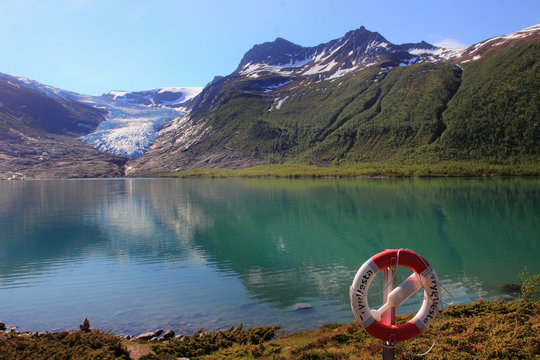 Engeenbreen glacier and red buoy