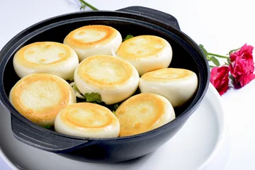 Fotobehang Chinese Food: Toasted Dumplings in a black pot © bbbar