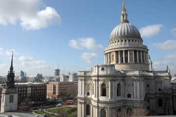 Fototapeta na wymiar St Pauls Cathedral z dachu One New Change