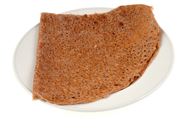 Une galette de sarrasin dans l'assiette