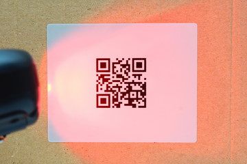 scanning QR code .label on the carton with laser