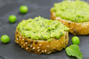 Pea and mint bruschetta, closeup