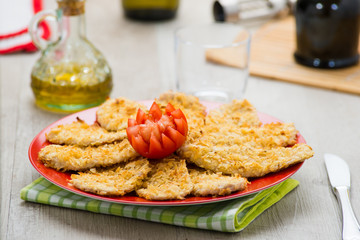 Fettine di pollo con panatura croccante di patatine fritte