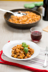 Pisarei o gnocchetti con sugo di fagioli