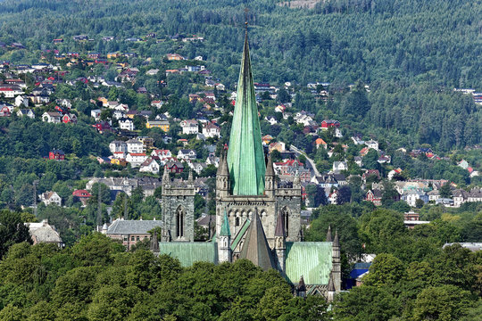 Blick auf Trondheim mit Nidarosdom