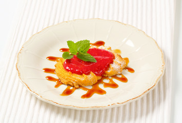 Spritz cookie with raspberry sauce