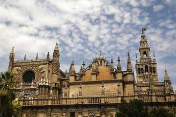 Fototapeta na wymiar La Giralda, the famous cathedral of Seville