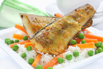 Fried fish with rice, carrots and green peas
