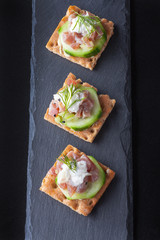 Knäckebrot mit Thunfisch