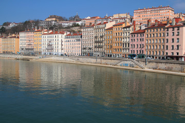 Obraz premium Printemps sur les quais de Saone à Lyon