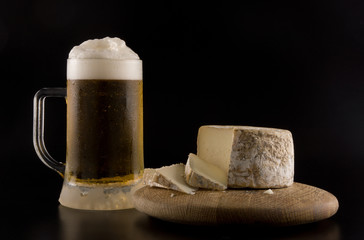 Foaming beer and cheese