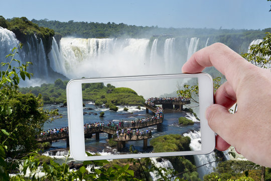 Taking a picture in Iguazu with a Smartphone