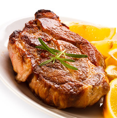 Grilled steak and lemon