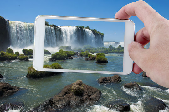 Taking a picture in Iguazu with a Smartphone