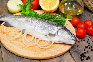 trout with lemon and fresh vegetables
