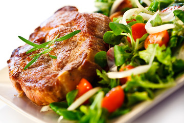 Grilled steak and vegetable salad
