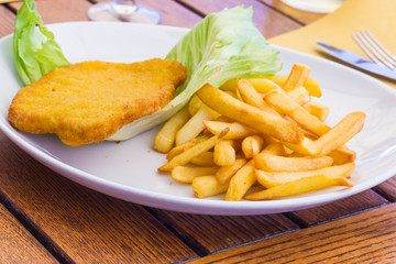 Cutlet with chips