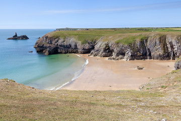Secluded beach along Pembrokeshire Coastal Path - 63204991